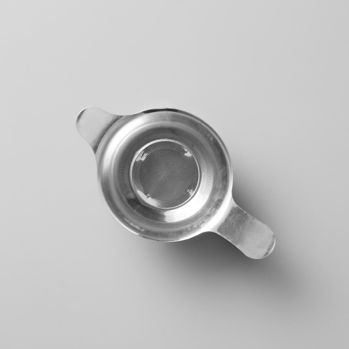 Steel Filter: Traditional gongfu tea strainer with fine mesh screen and dual handles for precise tea leaf filtering